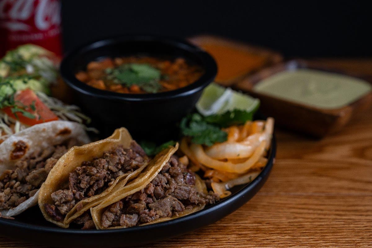 Bistec tacos with beans, salsa verde and lime